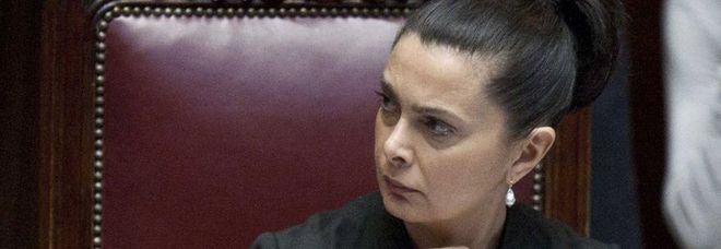 «Cosa fareste soli in auto con la Boldrini?»
Il post di Grillo scatena gli insulti sessisti
Imbarazzo M5s, poi lo staff li cancella