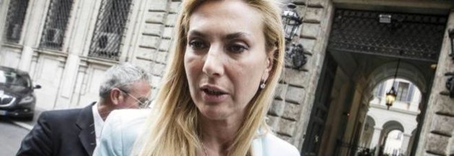 Michaela Biancofiore, la deputata
di FI aggredita in centro a Roma Michaela Biancofiore, la deputata
di FI aggredita in centro a Roma