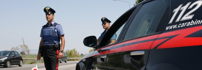 Ambulanti abusivi
intercettati alla base:
blitz all'Hotel House