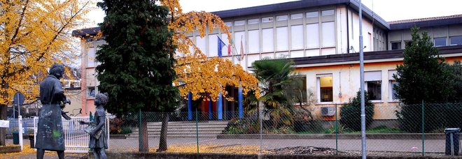 La scuola media Papa Giovanni bersaglio dei ladri La scuola media Papa Giovanni bersaglio dei ladri