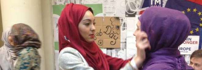 La Francia vuole vietare il velo alle mamme in gita scolastica, la Turchia attacca: «Musulmane discriminate»