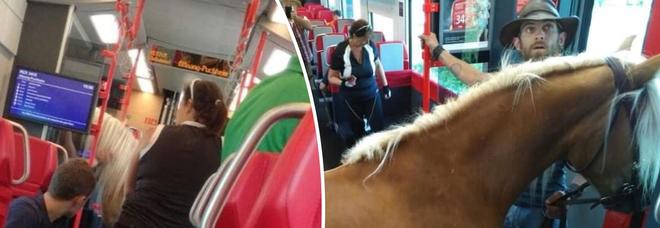 Un cowboy in treno: sale a bordo con il cavallo, ma viene fatto scendere Un cowboy in treno: sale a bordo con il cavallo, ma viene fatto scendere