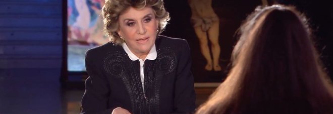 Franca Leosini durante l'intervista a Sabrina Misseri nel carcere di Taranto Franca Leosini durante l'intervista a Sabrina Misseri nel carcere di Taranto