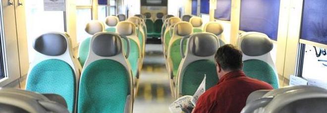 «Zingari scendete, avete rotto i c...», l'annuncio choc sul treno a Cremona: aperta inchiesta. Salvini: pensiamo ai passeggeri «Zingari scendete, avete rotto i c...», l'annuncio choc sul treno a Cremona: aperta inchiesta. Salvini: pensiamo ai passeggeri