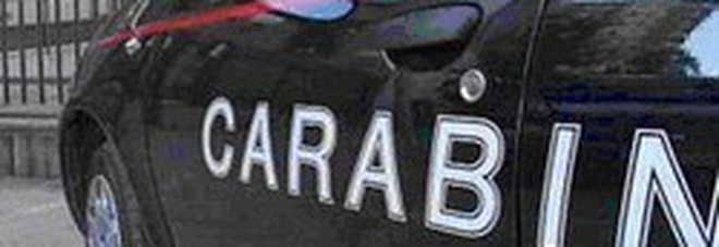 Tenta di violentare 17enne, extracomunitario preso a bottigliate Tenta di violentare 17enne, extracomunitario preso a bottigliate