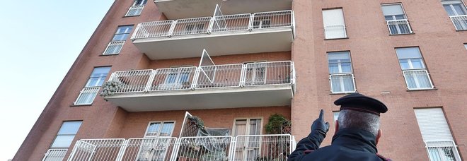 Madre uccide figlia disabile a martellate sotto agli occhi del marito