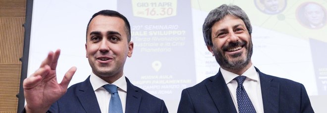 Fico, l'uscita sui rom fa infuriare Di Maio: Roberto si è venduto al Pd? Fico, l'uscita sui rom fa infuriare Di Maio: Roberto si è venduto al Pd?
