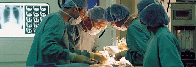 Massa, paziente ha protuberanza sul petto: è una garza dimenticata in operazione 10 anni prima Massa, paziente ha protuberanza sul petto: è una garza dimenticata in operazione 10 anni prima