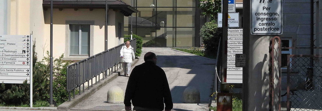 Rubava le fedi nuziali alle anziane in ospedale: denunciata una 34enne Rubava le fedi nuziali alle anziane in ospedale: denunciata una 34enne
