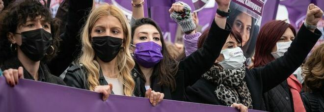 Violenza donne, mobilitazione in tutto il mondo contro il ritiro della Turchia dalla Convenzione di Istanbul