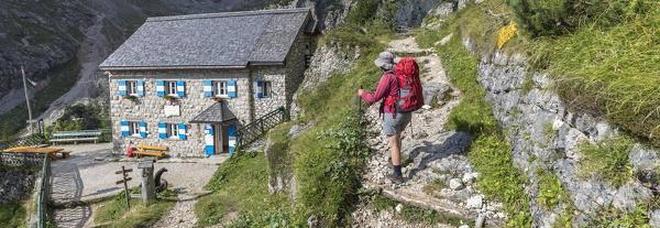 Il rifugio Falier ai piedi della Marmolada dove soggiorneranno i i 5 fortunati per una vacanza detox Il rifugio Falier ai piedi della Marmolada dove soggiorneranno i i 5 fortunati per una vacanza detox