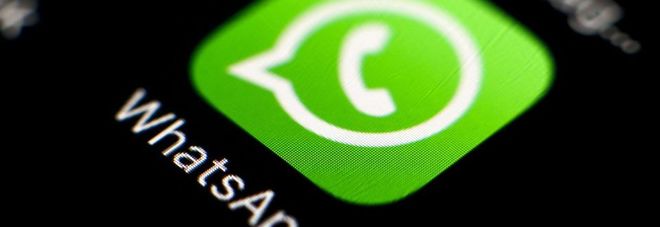 WhatsApp ci ripensa, torna il vecchio status di testo WhatsApp ci ripensa, torna il vecchio status di testo