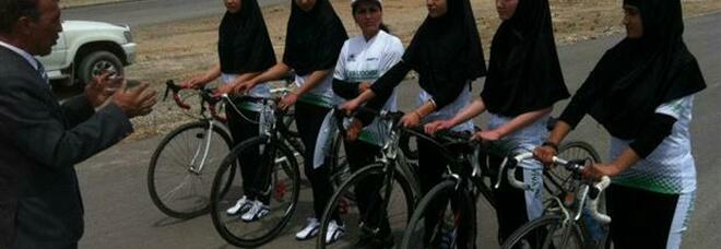 In bici per contrastare il patriarcato e la sharia, la prima gara di ciclismo delle donne afghane