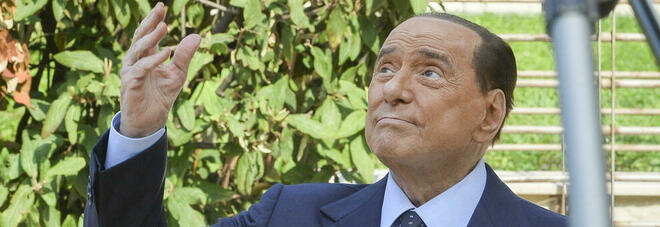 Berlusconi, negativo il primo tampone Covid. L'annuncio dell'amico Galliani: «Ora aspettiamo il secondo» Berlusconi, negativo il primo tampone Covid. L'annuncio dell'amico Galliani: «Ora aspettiamo il secondo»