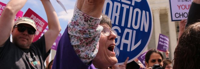 Proteste in Usa contro le nuove restrizioni sull'aborto