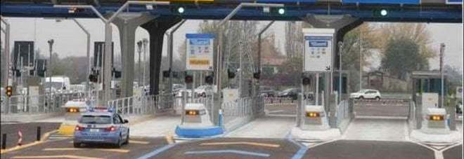 Non paga pedaggi per 10.000 euro accodandosi nelle corsie Telepass, romano denunciato Non paga pedaggi per 10.000 euro accodandosi nelle corsie Telepass, romano denunciato