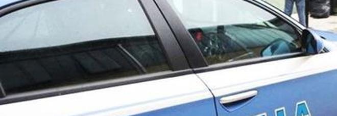 Sul bus con il "bottino": giacche Moncler e Colmar taroccate, senegalese nei guai Sul bus con il "bottino": giacche Moncler e Colmar taroccate, senegalese nei guai