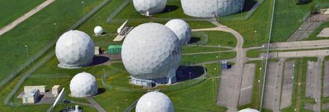 Una vista aerea di radar della stazione di monitoraggio del Bnd a Bad Aibling, in Baviera (Ansa) Una vista aerea di radar della stazione di monitoraggio del Bnd a Bad Aibling, in Baviera (Ansa)