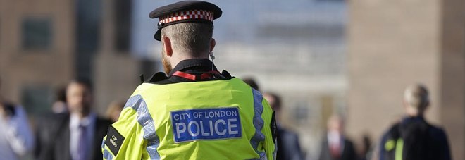Londra, due morti e un ferito grave: nuovi assalti a colpi di coltello, 35 omicidi dall'inizio dell'anno Londra, due morti e un ferito grave: nuovi assalti a colpi di coltello, 35 omicidi dall'inizio dell'anno