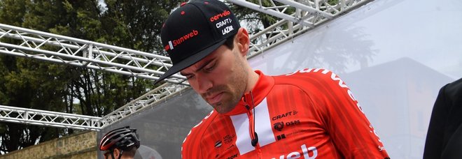 Giro d'Italia, si ritira Dumoulin dopo la caduta di ieri