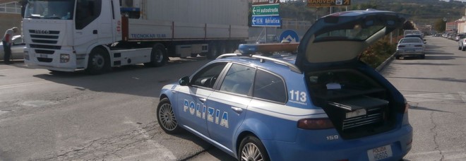 Due profughi sbarcati
dai traghetti: uno è morto
e foglio di via per l’altro