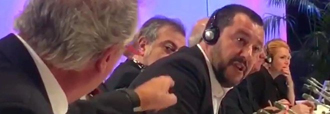 Salvini, lite sui migranti con il ministro del Lussemburgo che sbotta: «Et merde alors!» Salvini, lite sui migranti con il ministro del Lussemburgo che sbotta: «Et merde alors!»