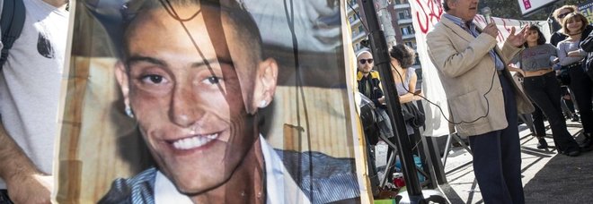Cucchi, carabiniere ammette: «Picchiato in caserma» Cucchi, carabiniere ammette: «Picchiato in caserma»