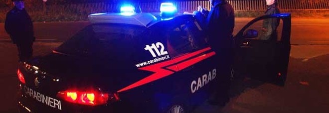 Rapinano il market armati
di pistola e fuggono
con l'auto della commessa