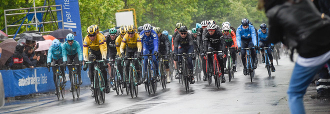 Allerta meteo, neutralizzati gli ultimi 9 km. Roglic resta in rosa
