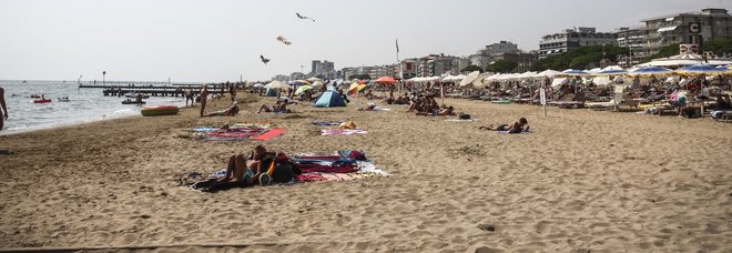 Ragazza violentata in spiaggia a Jesolo, Salvini: «Il senegalese aveva precedenti, roba da matti» Ragazza violentata in spiaggia a Jesolo, Salvini: «Il senegalese aveva precedenti, roba da matti»