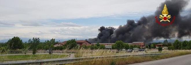 Colorificio distrutto dal rogo, i risultati delle analisi Arpav