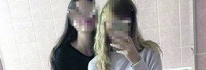 Selfie e video proibiti
in classe tra smorfie
e pose ammiccanti