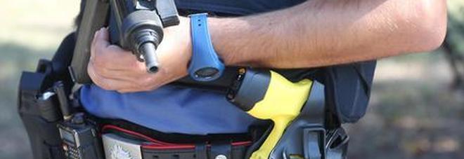 Viminale, Taser entrerà ufficialmente in dotazione alle forze dell'ordine Viminale, Taser entrerà ufficialmente in dotazione alle forze dell'ordine