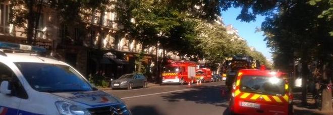 Parigi, incendio in un palazzo: tre morti, oltre venti feriti: uno è grave