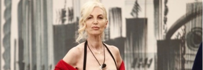 Marchesa d'Aragona, Riccardo Signoretti choc a Pomeriggio 5: «Vive in un bilocale e si fa prestare la casa per fare le foto» Marchesa d'Aragona, Riccardo Signoretti choc a Pomeriggio 5: «Vive in un bilocale e si fa prestare la casa per fare le foto»