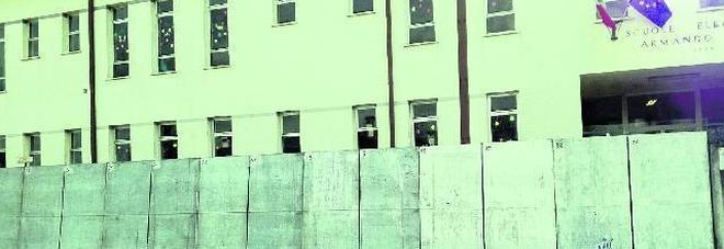 I tabelloni elettorali imprigionano la scuola: scoppia la polemica I tabelloni elettorali imprigionano la scuola: scoppia la polemica
