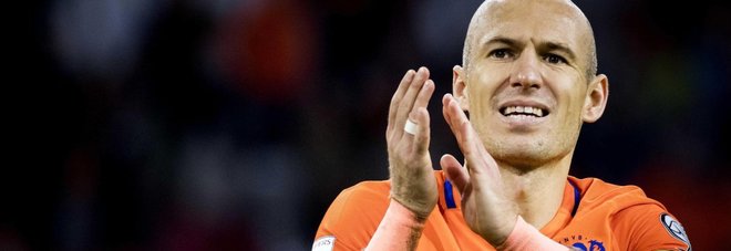 Robben, lacrime e record: eguaglia Bergkamp e lascia la Nazionale /Video