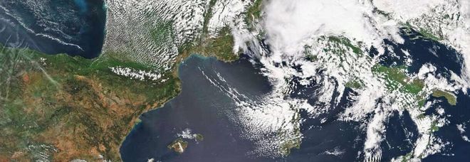 La giornata del 5 maggio ripresa da un satellite della Nasa CREDITS NASA/VIIRS La giornata del 5 maggio ripresa da un satellite della Nasa CREDITS NASA/VIIRS