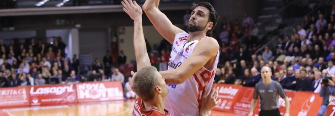 Basket, vola Milano. Bene Venezia, frenano Cremona e Varese