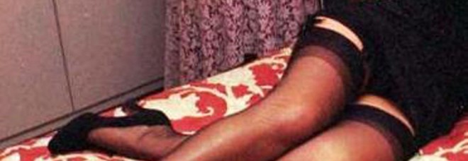 Padre e figlio s'incontrano
nella casa a luci rosse
Imbarazzo, insulti e minacce