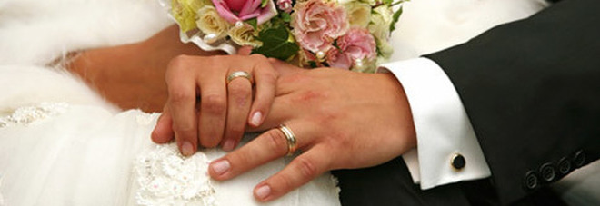 Matrimoni con sconosciuti e contratti di lavoro finti per restare in Italia: 72 indagati Matrimoni con sconosciuti e contratti di lavoro finti per restare in Italia: 72 indagati