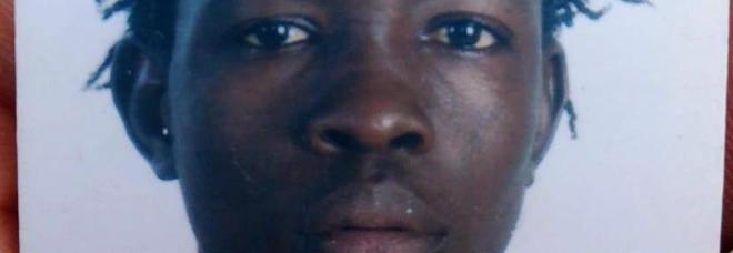 Vibo Valentia, colpi di fucile contro migranti: un morto Vibo Valentia, colpi di fucile contro migranti: un morto