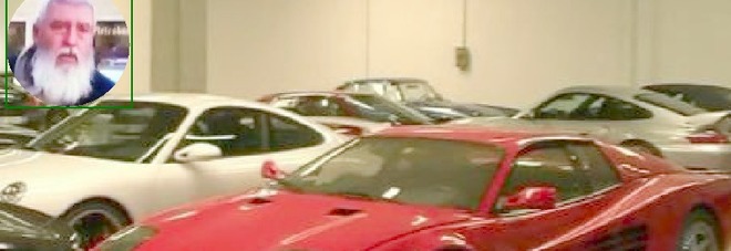 Alcune delle auto sequestrate a Luigi Compiano (nella foto piccola) Alcune delle auto sequestrate a Luigi Compiano (nella foto piccola)