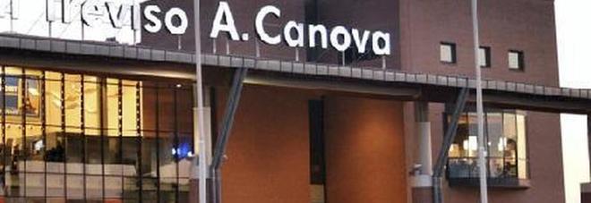 Da rifare la pista pagata 18 milioni: l'aeroporto chiude, nel cda scoppia litigio Da rifare la pista pagata 18 milioni: l'aeroporto chiude, nel cda scoppia litigio
