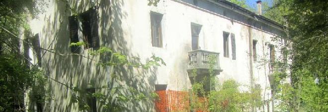 I senzatetto? Vivono nella villa stile liberty diventata rifugio di sbandati I senzatetto? Vivono nella villa stile liberty diventata rifugio di sbandati