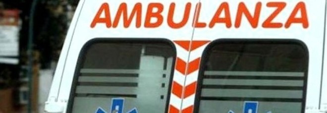 Si schianta con la moto, muore a 27 anni. Il sindaco spegne le luminarie di Natale: lutto per tutti Si schianta con la moto, muore a 27 anni. Il sindaco spegne le luminarie di Natale: lutto per tutti