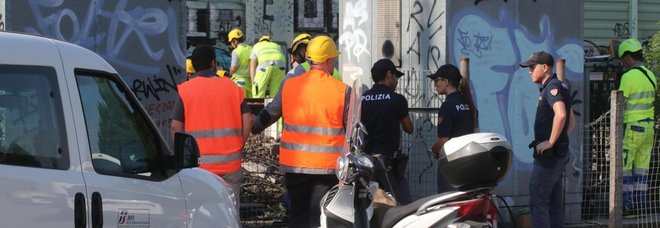 Treni in ritardo, gli anarchici: «È bastata una sigaretta per mandare in tilt un gigante. Che emozione»