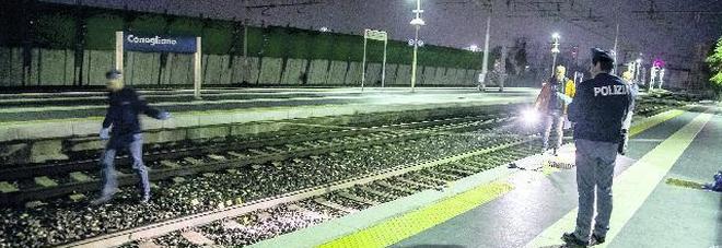 Risucchiata dal treno mentre aspetta sul binario: 45enne perde il braccio Risucchiata dal treno mentre aspetta sul binario: 45enne perde il braccio