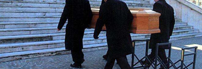 Una cerimonia funebre Una cerimonia funebre