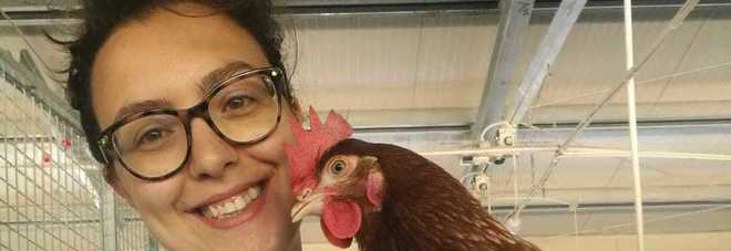 Alba Alessandri lascia Giurisprudenza per le sue galline: la mia vita è nelle terre del sisma